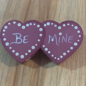 Red Heart 'Be Mine' Decor